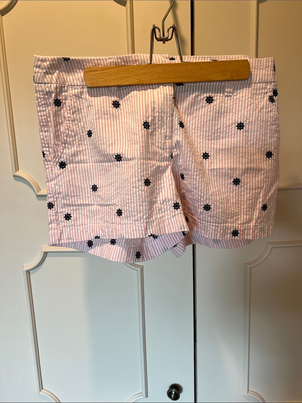 NWT British Khaki Pink Seersucker Embroidered Shorts